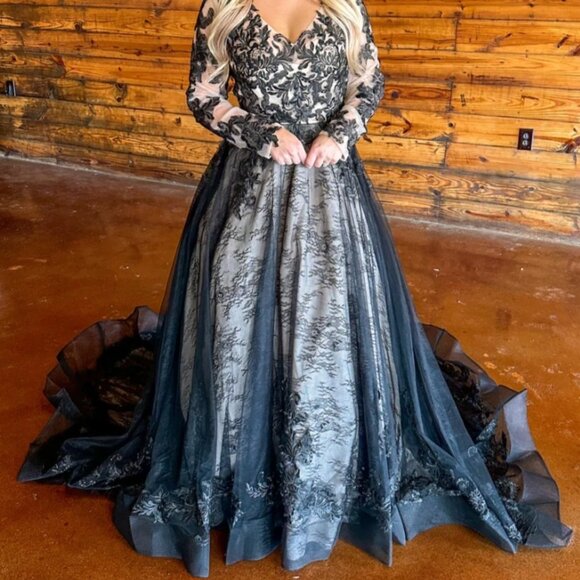 Black wedding dress - Picture 2 of 2